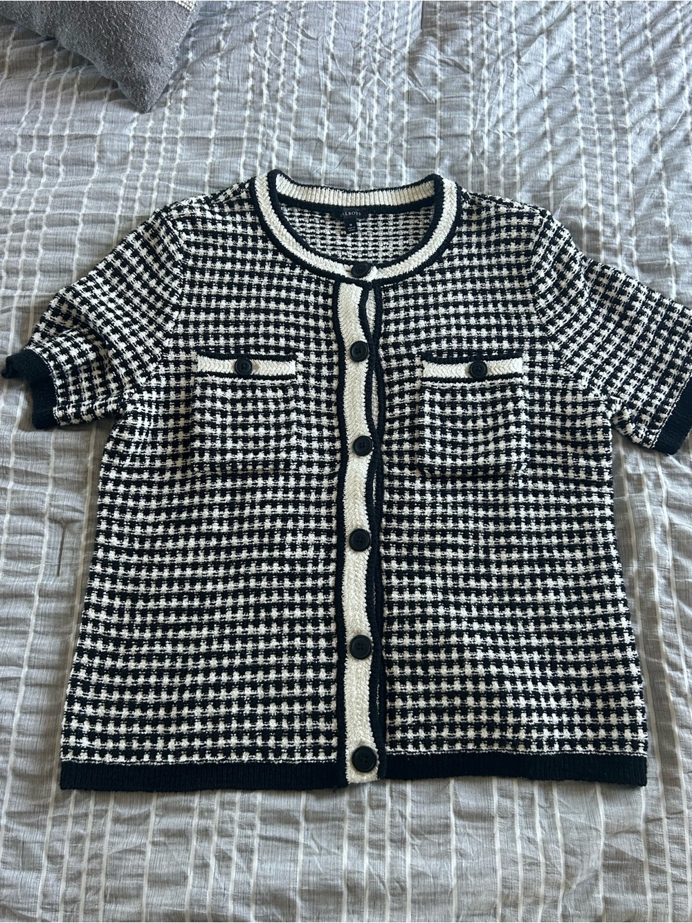 Black & White Houndstooth Short-Sleeve Knit Cardigan